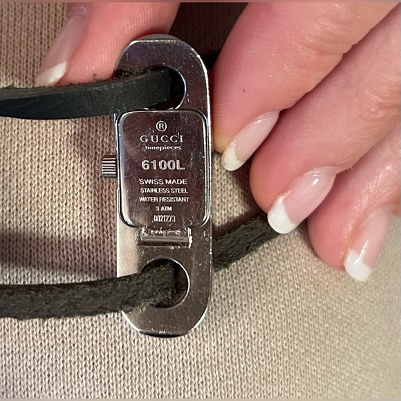 GUCCI 6100L Wrap Around Watch - Picture 5 of 8